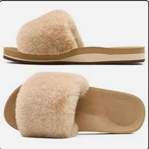 ✨NWT✨“Coface” Tan Faux Fur Slide Sandals